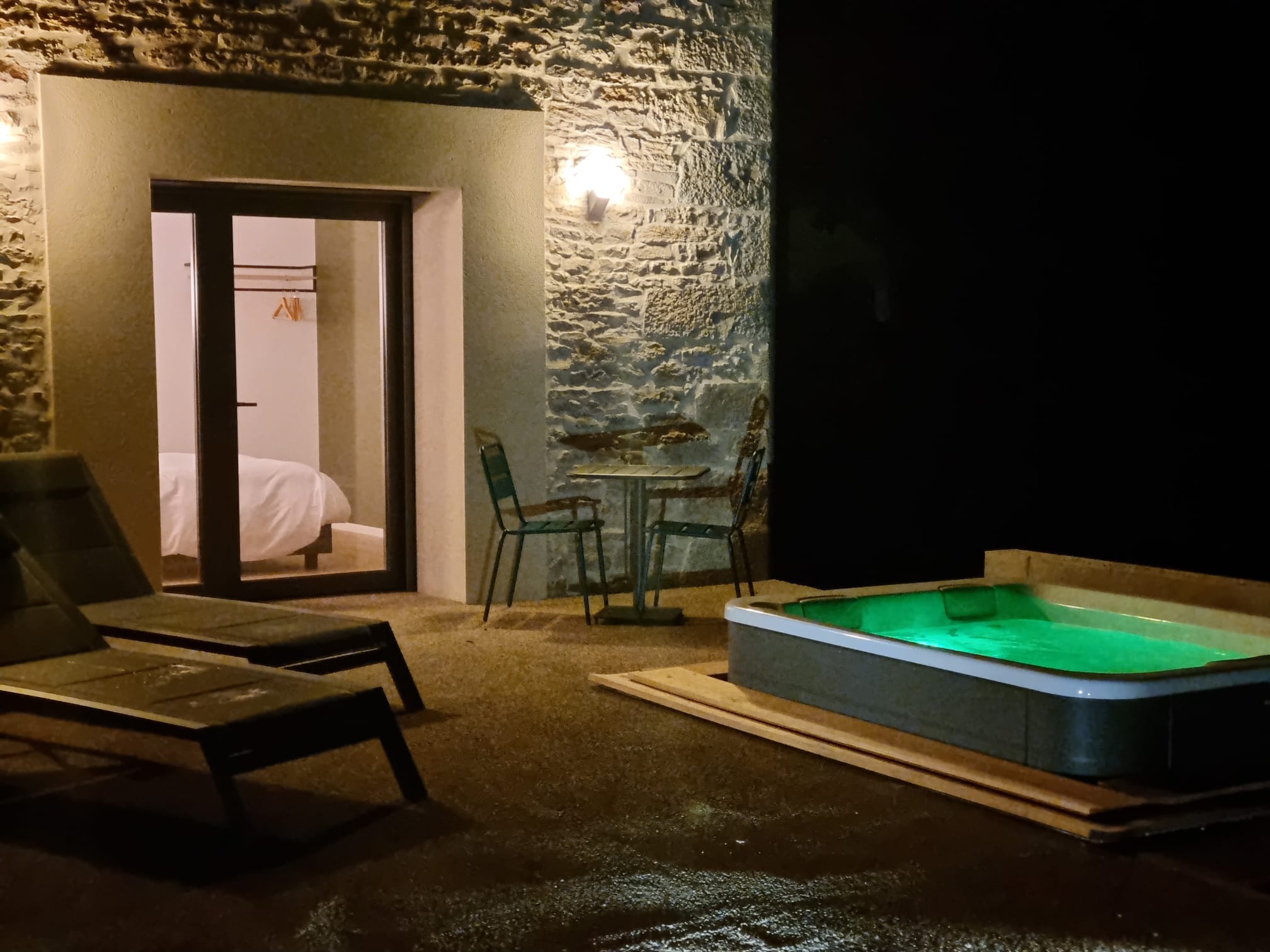 La Végétale Chic terrasse jacuzzi nuit