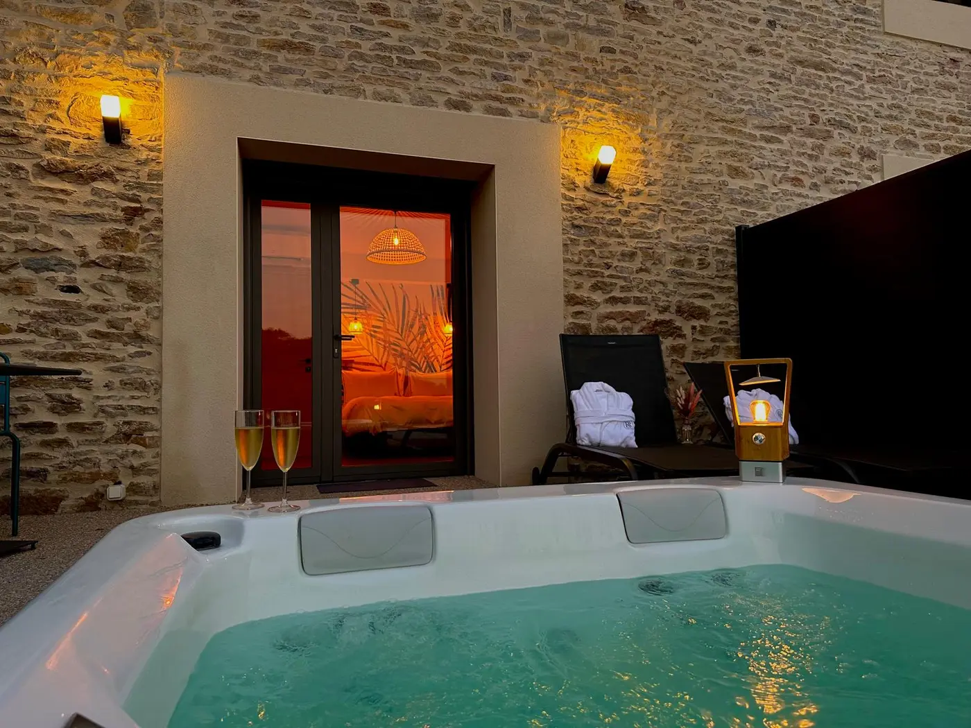 Spa privatif nuit Les Rubys