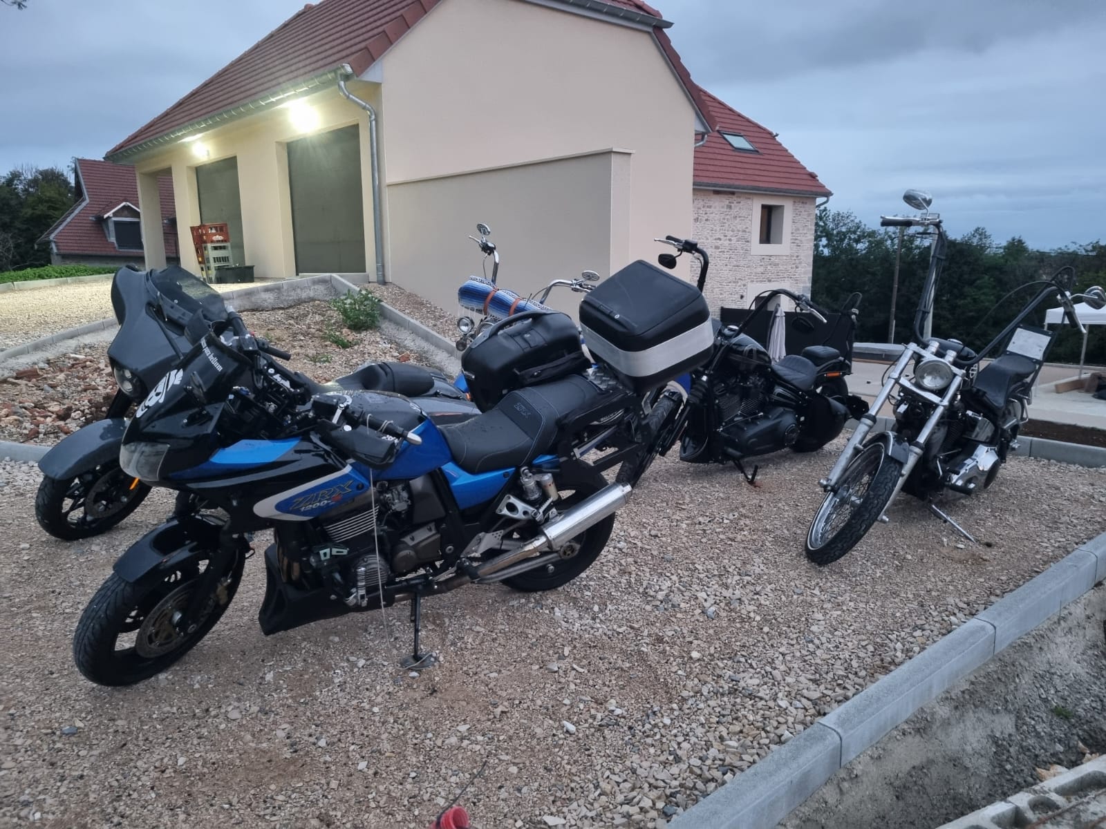 Parking motos sécurisé Les Rubys